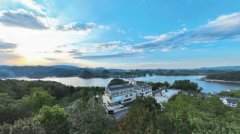 通过摸索“+企业+村子”的共建共